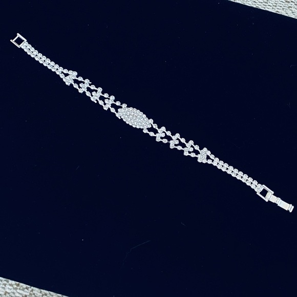 Silver Rhinestone Inlaid Luxury Bracelet - Picture 4 of 6